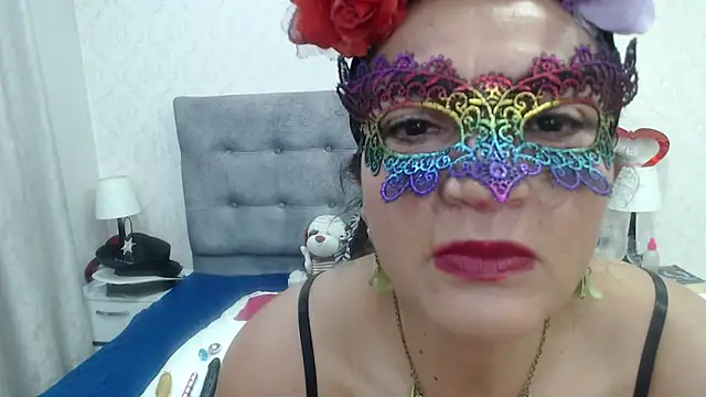 Snapshot of ScarlettGreen_ chatting on 11.01.25 ScarlettGreen online show from 11.01.25