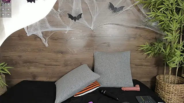 mia lacy  online show from 10.30.25