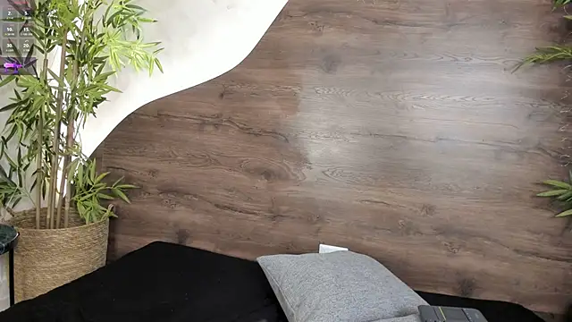 mia lacy  online show from 11.16.25