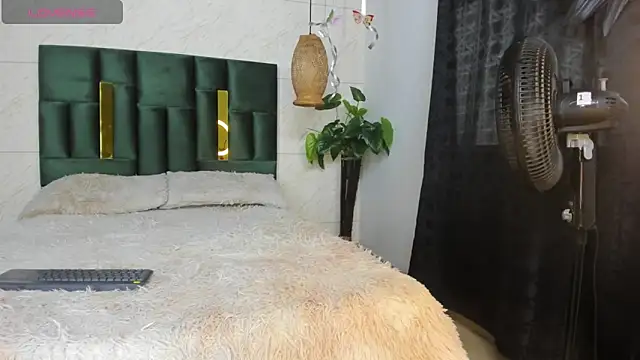 Snapshot of Danna_williamss chatting on 10.16.25 Danna williamss online show from 10.16.25