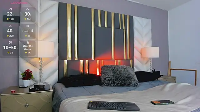 Snapshot of SaraJonness chatting on 09.23.25 SaraJonness online show from 09.23.25