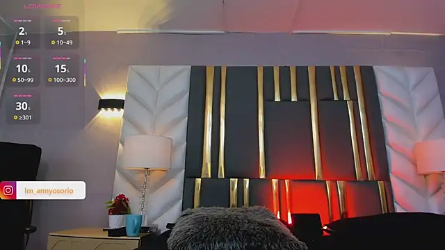 Snapshot of SaraJonness chatting on 09.30.25 SaraJonness online show from 09.30.25