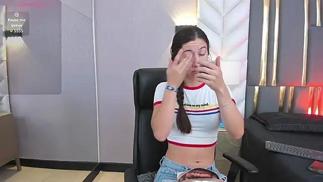 Snapshot of SaraJonness chatting on 10.07.25 SaraJonness online show from 10.07.25