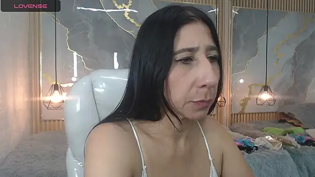 nei girl online show from 10.26.25