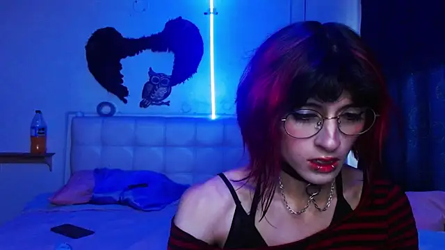 Snapshot of goth_minerva chatting on 09.30.25 goth minerva online show from 09.30.25