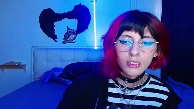 Snapshot of goth_minerva chatting on 10.06.25 goth minerva online show from 10.06.25