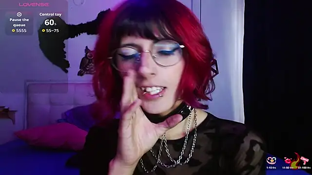 Snapshot of goth_minerva chatting on 10.07.25 goth minerva online show from 10.07.25