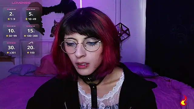 Snapshot of goth_minerva chatting on 10.09.25 goth minerva online show from 10.09.25