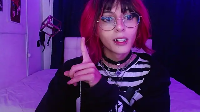 Snapshot of goth_minerva chatting on 10.20.25 goth minerva online show from 10.20.25