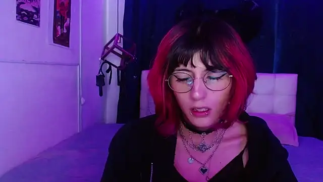 Snapshot of goth_minerva chatting on 10.24.25 goth minerva online show from 10.24.25