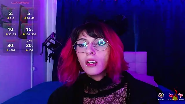 Snapshot of goth_minerva chatting on 10.31.25 goth minerva online show from 10.31.25