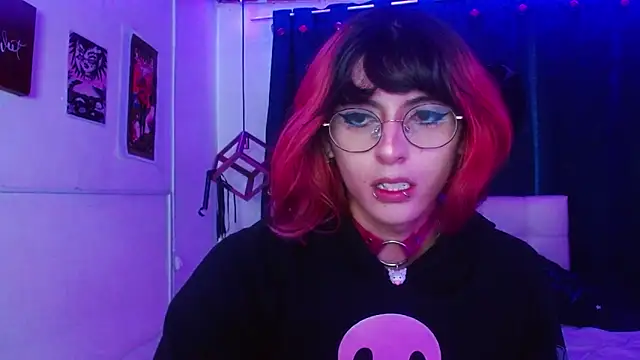 Snapshot of goth_minerva chatting on 11.04.25 goth minerva online show from 11.04.25