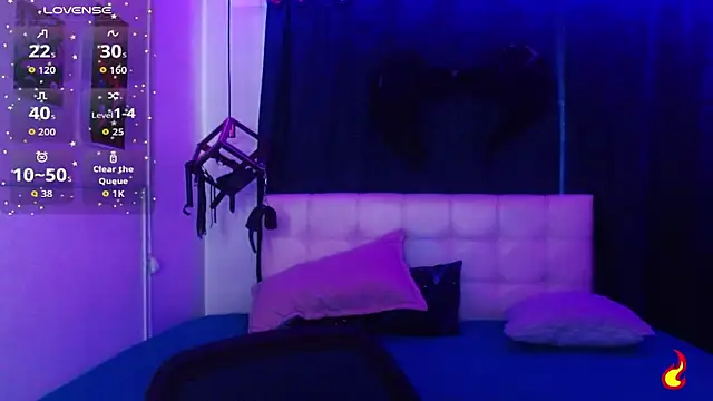 Snapshot of goth_minerva chatting on 11.05.25 goth minerva online show from 11.05.25