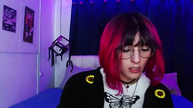 Snapshot of goth_minerva chatting on 11.09.25 goth minerva online show from 11.09.25