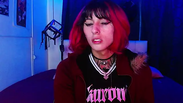 Snapshot of goth_minerva chatting on 11.11.25 goth minerva online show from 11.11.25