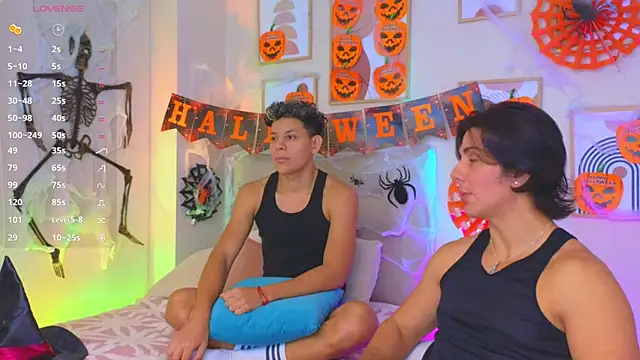 Snapshot of Almiboys chatting on 10.08.25 Almiboys online show from 10.08.25