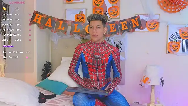 Snapshot of Almiboys chatting on 10.29.25 Almiboys online show from 10.29.25