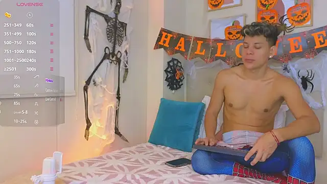 Snapshot of Almiboys chatting on 10.30.25 Almiboys online show from 10.30.25