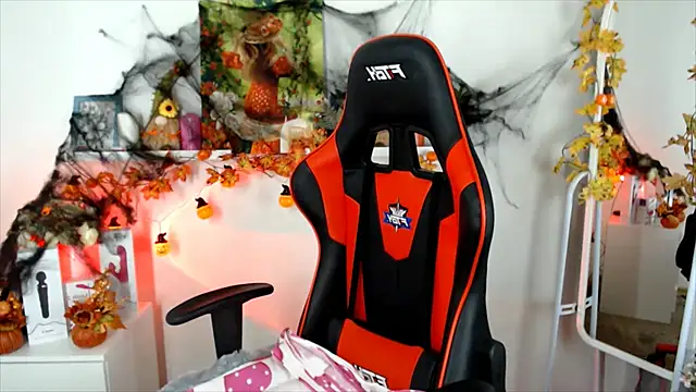 Lucky Lana online show from 10.28.25