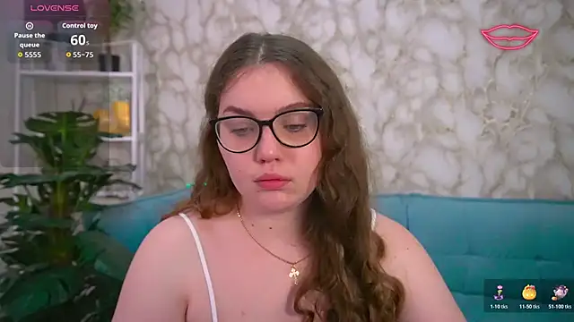 LuxSopphia online show from 11.03.25