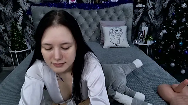 CarolineTenders online show from 12.23.25