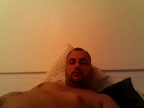 Snapshot of hotmalerobinson1 chatting on 10.22.25 hotmalerobinson1 online show from 10.22.25