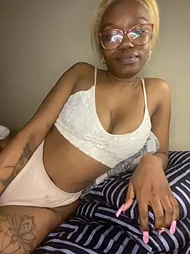 YummyMelanin117 online show from 10.01.25