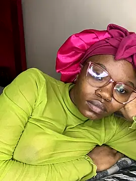 YummyMelanin117 online show from 11.17.25