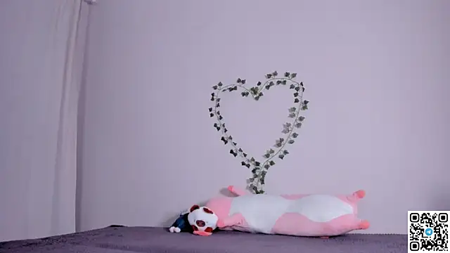 Snapshot of emmelieflorence chatting on 02.18.26 emmelieflorence online show from 02.18.26