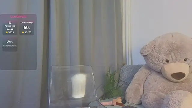 Snapshot of MellisaKim chatting on 10.27.25 MellisaKim online show from 10.27.25