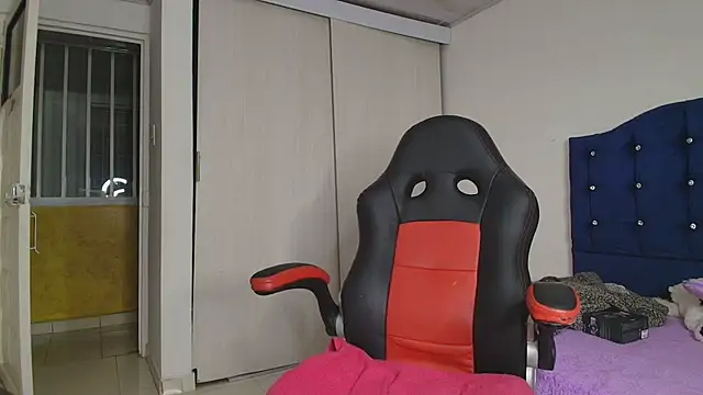 Snapshot of lovehotpink chatting on 10.11.25 lovehotpink online show from 10.11.25