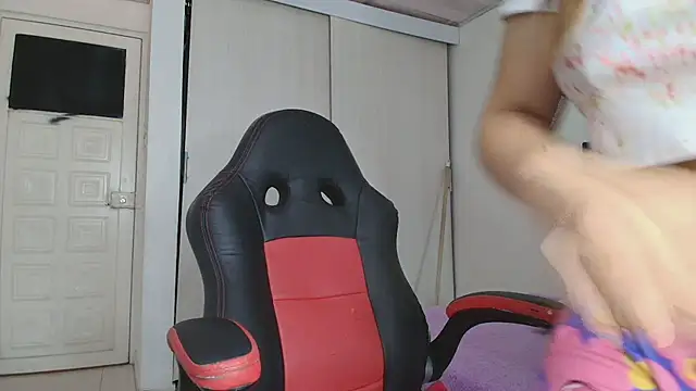 Snapshot of lovehotpink chatting on 11.05.25 lovehotpink online show from 11.05.25