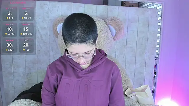 Snapshot of Elaine87_ chatting on 09.29.25 Elaine87 online show from 09.29.25