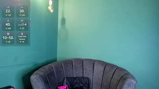 Snapshot of Elaine87_ chatting on 10.10.25 Elaine87 online show from 10.10.25