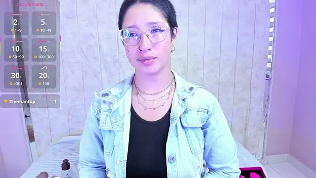 Snapshot of Elaine87_ chatting on 10.27.25 Elaine87 online show from 10.27.25