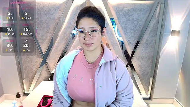 Snapshot of Elaine87_ chatting on 10.28.25 Elaine87 online show from 10.28.25