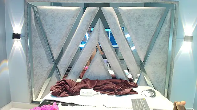 Snapshot of Elaine87_ chatting on 11.02.25 Elaine87 online show from 11.02.25