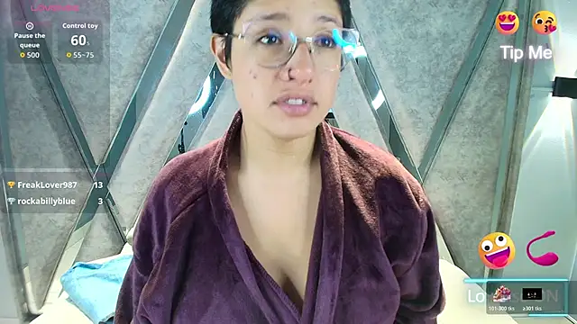 Snapshot of Elaine87_ chatting on 11.11.25 Elaine87 online show from 11.11.25