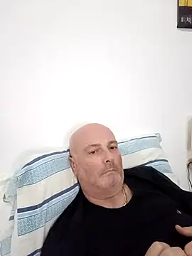 Snapshot of Alexis_Bull chatting on 10.02.25 Alexis Bull online show from 10.02.25