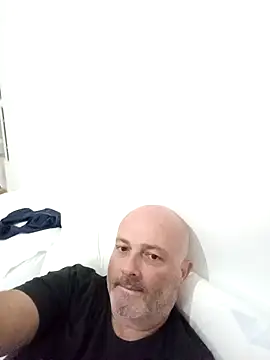 Snapshot of Alexis_Bull chatting on 10.11.25 Alexis Bull online show from 10.11.25