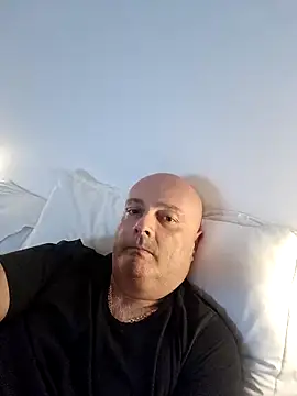 Snapshot of Alexis_Bull chatting on 10.13.25 Alexis Bull online show from 10.13.25