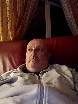 Alexis Bull online show from 04.08.26