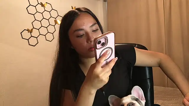 Snapshot of amelia_hall chatting on 10.04.25 amelia hall online show from 10.04.25