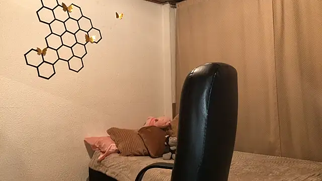 Snapshot of amelia_hall chatting on 10.07.25 amelia hall online show from 10.07.25