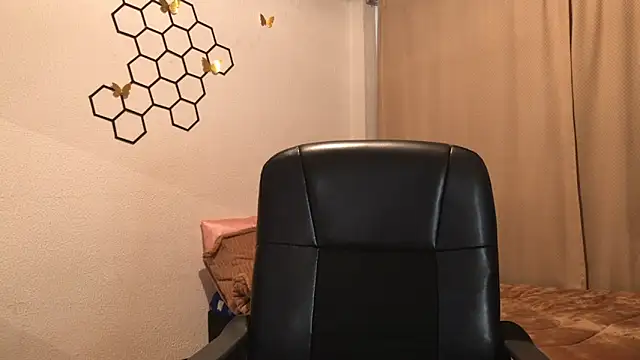 Snapshot of amelia_hall chatting on 10.25.25 amelia hall online show from 10.25.25