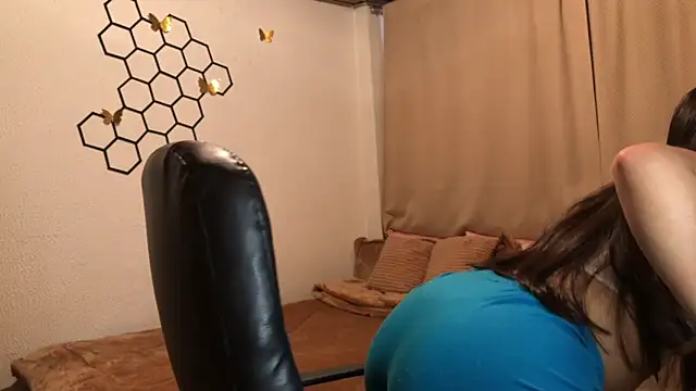 Snapshot of amelia_hall chatting on 11.11.25 amelia hall online show from 11.11.25