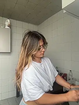 emma  bell  online show from 12.04.25