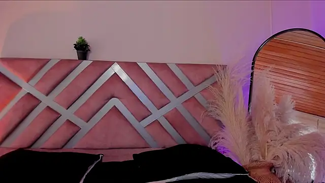 Snapshot of viol_collins__ chatting on 09.16.25 viol collins   online show from 09.16.25