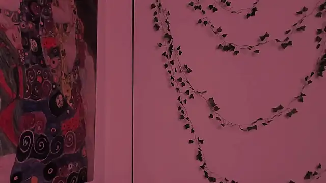 Snapshot of secret_princess chatting on 10.31.25 secret princess online show from 10.31.25