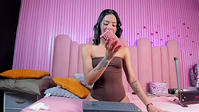 Snapshot of AgataDoll chatting on 10.21.25 AgataDoll online show from 10.21.25